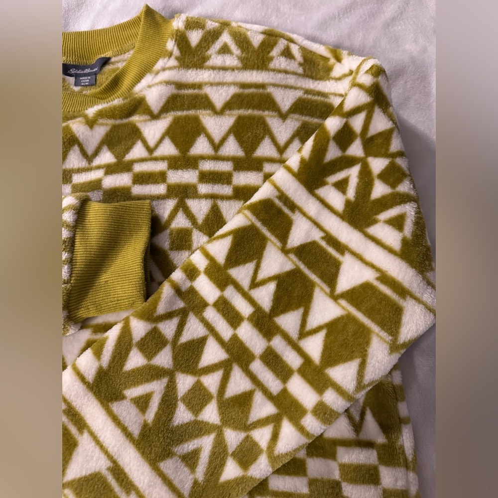 Eddie Bauer Fleece Sweatshirt - geometric print - women’s M